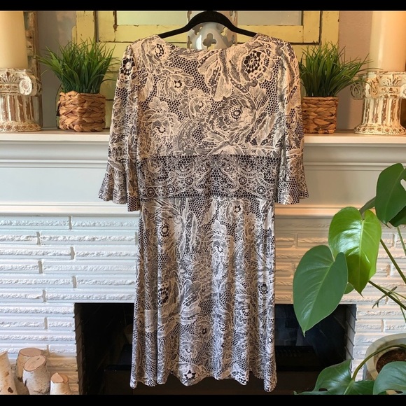 DVF Floral Square Neck Bell Sleeve Dress 100% Silk - Picture 2 of 3